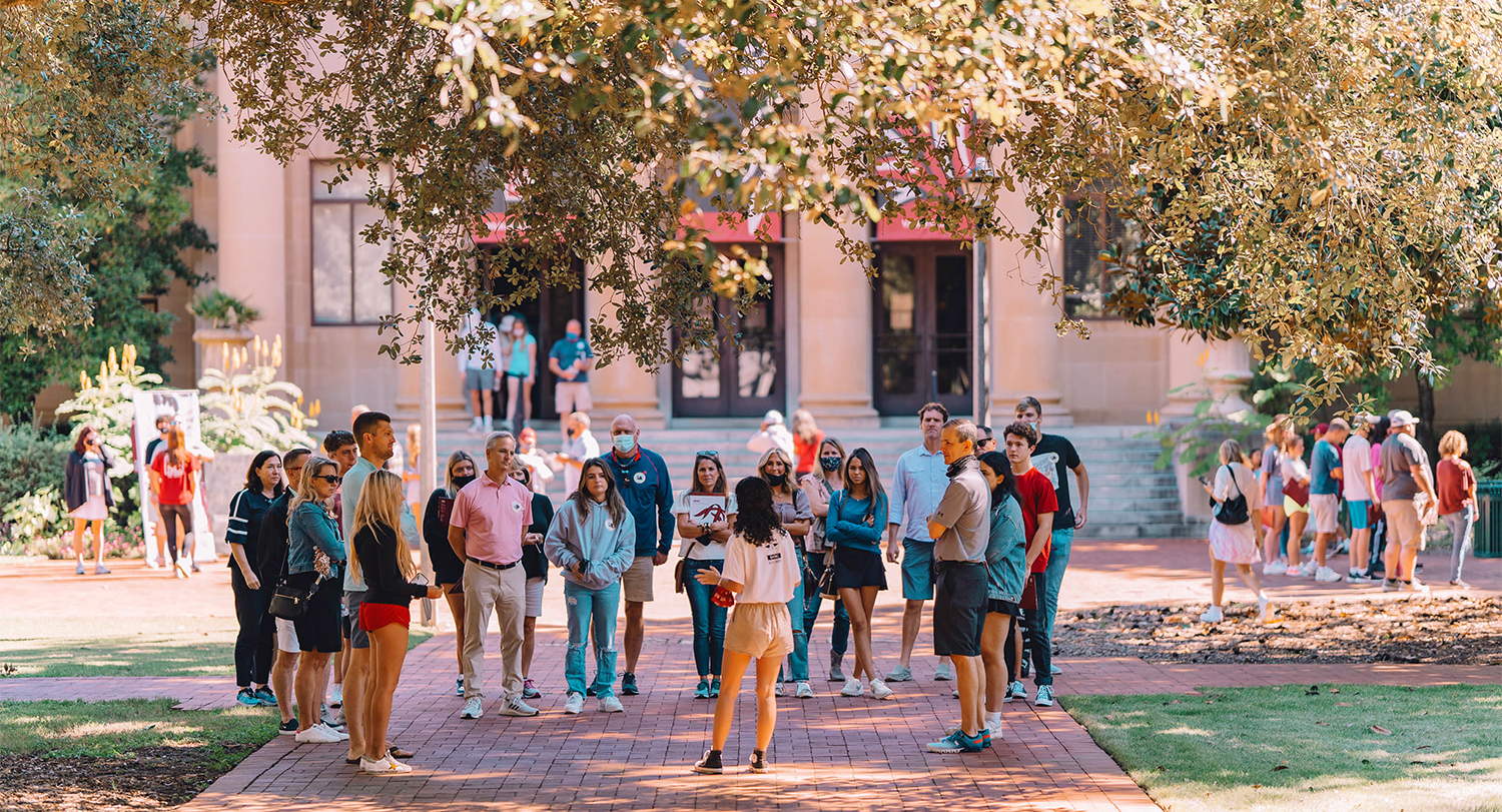 Families on a campus tour during Family Weekend.