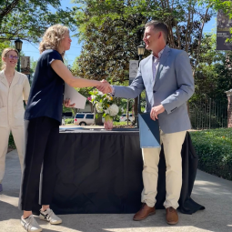 SVAD Director Laura Kissel shakes the hand of Josh Whiteside, 2024 alumni award winner.